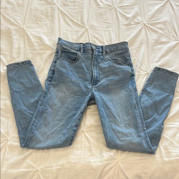 Abercrombie & Fitch Women's Ultra High-Rise Super Skinny Light Wash Jeans Size 2 - Picture 1 of 10